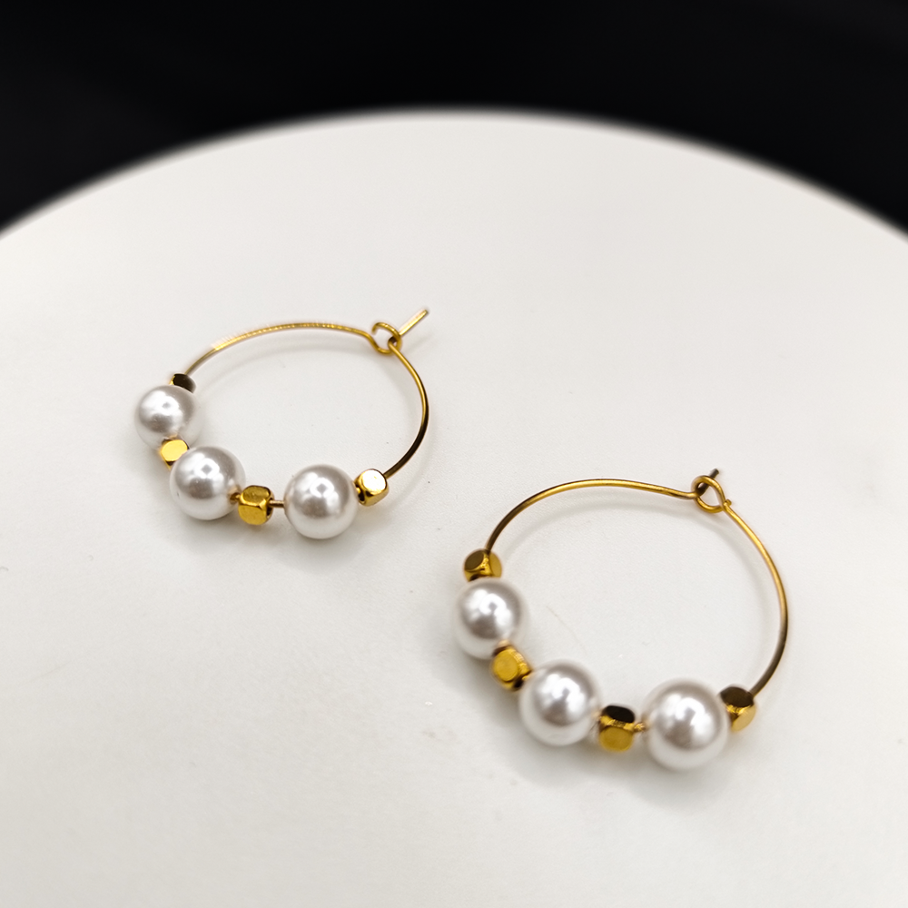 Boucles d’oreilles Éclat d’ivoire – L’éclat pur d’un rivage sacré.