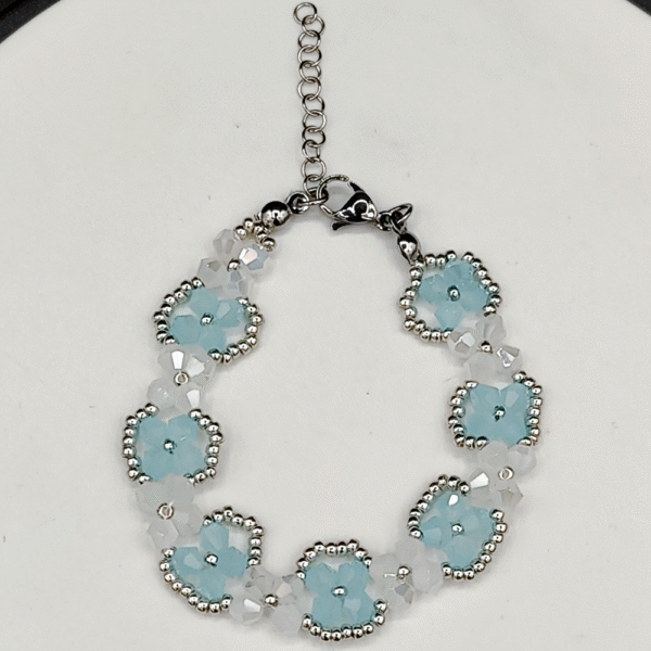 Bracelet de Glace – Cristaux givrés, élégance givrée