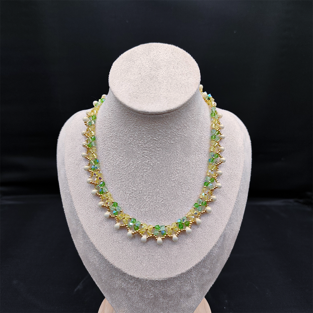 Collier Jonquilles – Douceur florale, éclats précieux