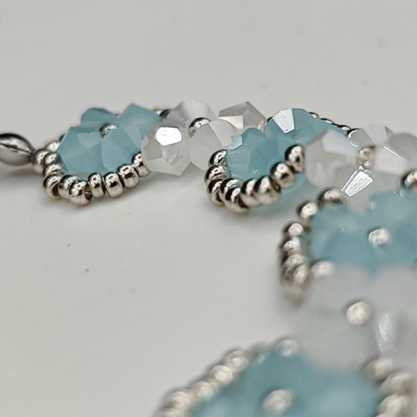 Bracelet de Glace – Cristaux givrés, élégance givrée
