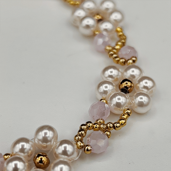 Bracelet Marguerites Rosé – Délicatesse florale et éclats dorés