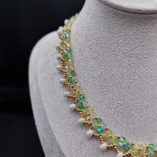 Collier Jonquilles – Douceur florale, éclats précieux